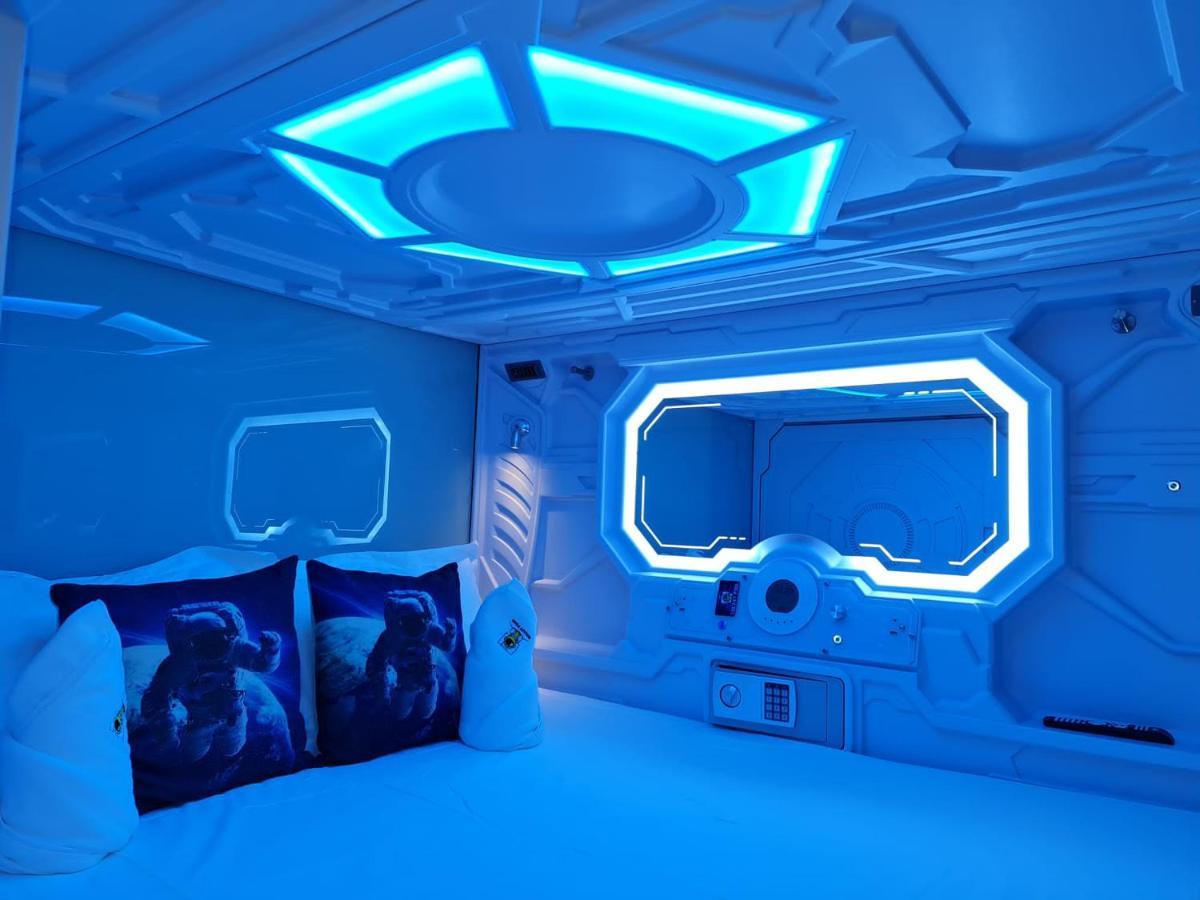 Galaxy Pods Capsule Hotel Boat Quay Singapura Exterior foto