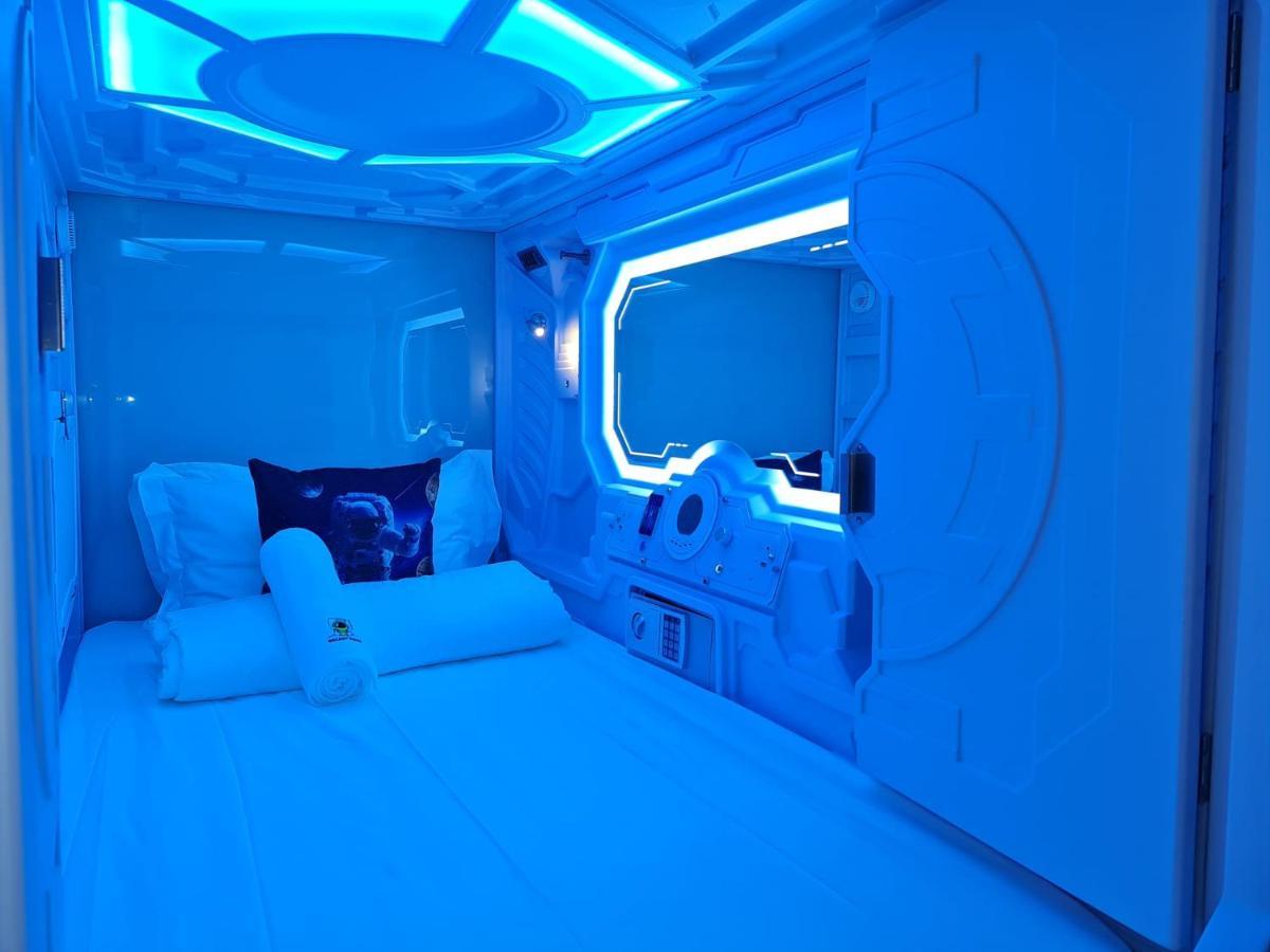 Galaxy Pods Capsule Hotel Boat Quay Singapura Exterior foto