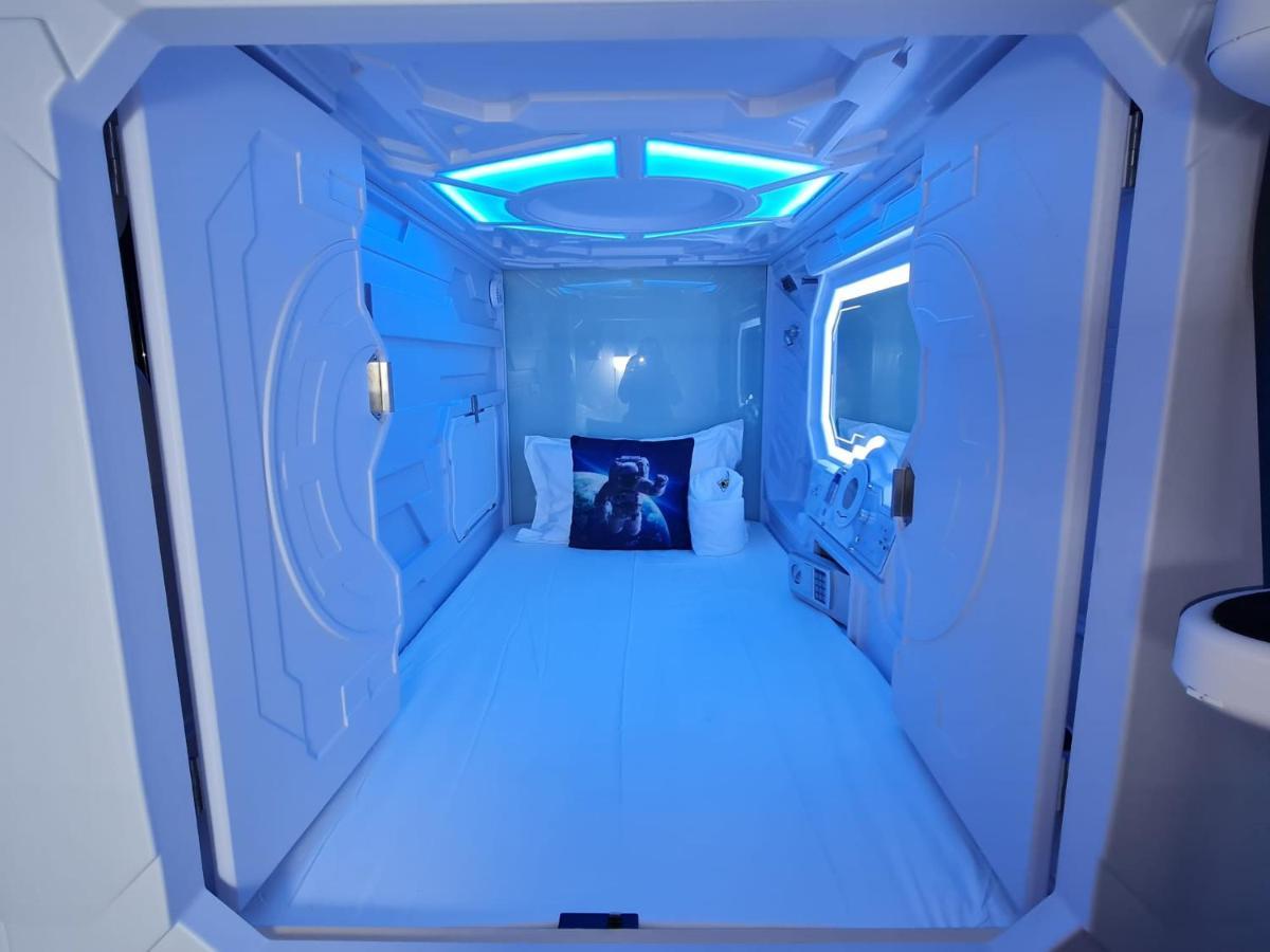 Galaxy Pods Capsule Hotel Boat Quay Singapura Exterior foto