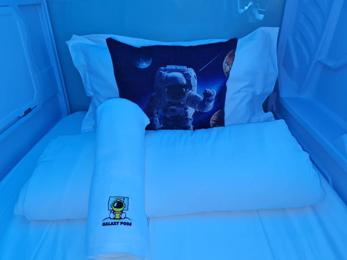 Galaxy Pods Capsule Hotel Boat Quay Singapura Exterior foto